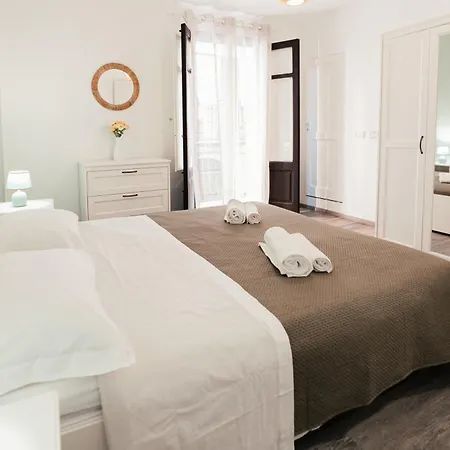 Sarahouse Relax A Due Passi Dal Mare شقة